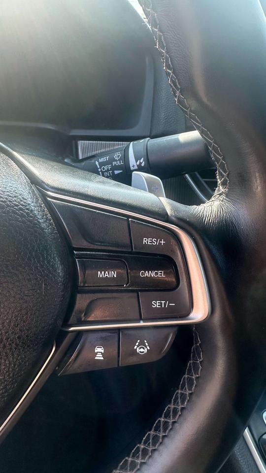 2018 Honda Accord SPORT PKG, SUNROOF, ALLOYS, CAR PLAY, BACKUP CAM Photo