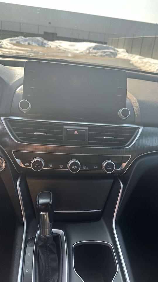 2018 Honda Accord SPORT PKG, SUNROOF, ALLOYS, CAR PLAY, BACKUP CAM Photo