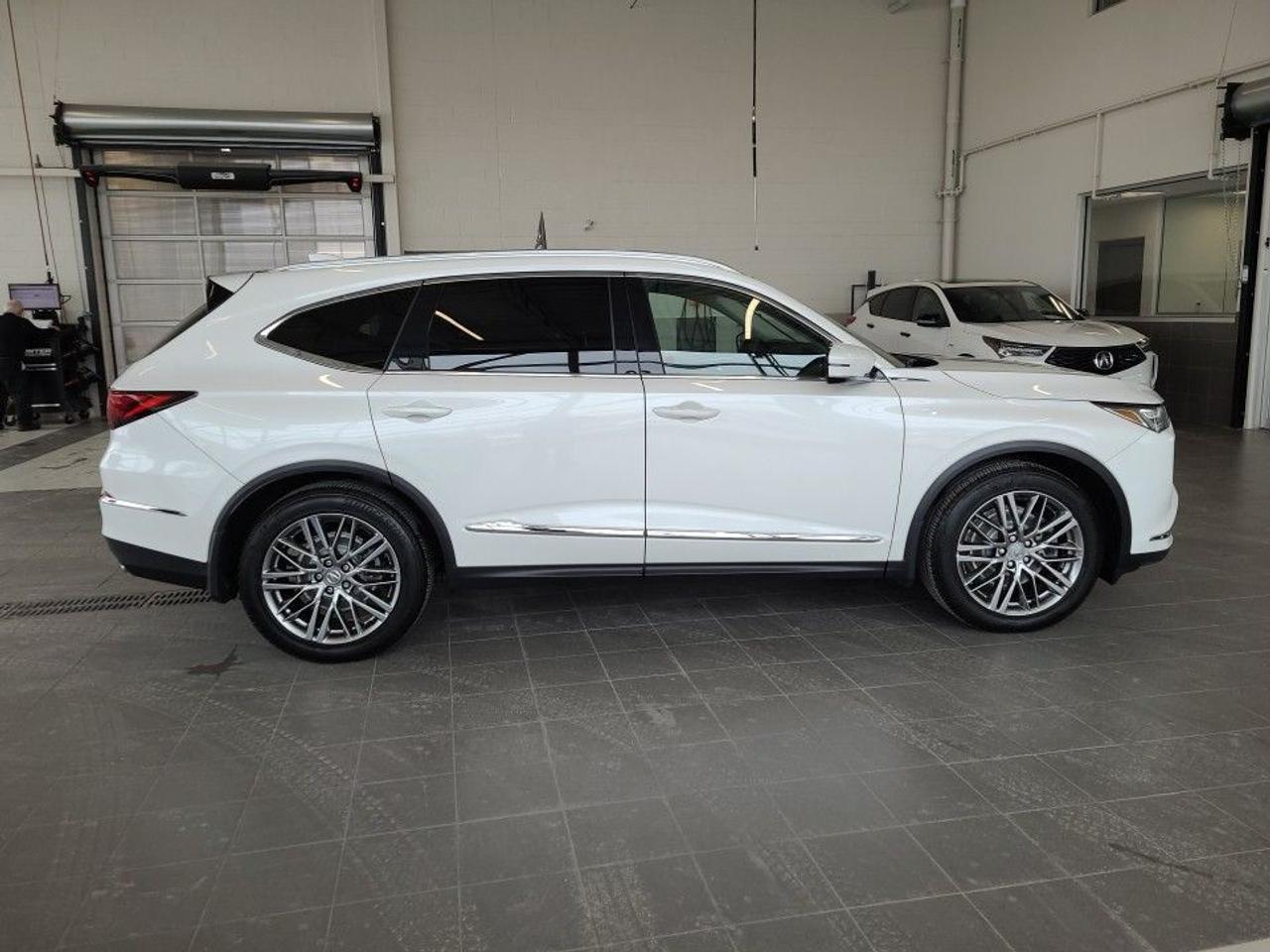 2024 Acura MDX Platinum Elite SH-AWD (Top Line Model) Photo
