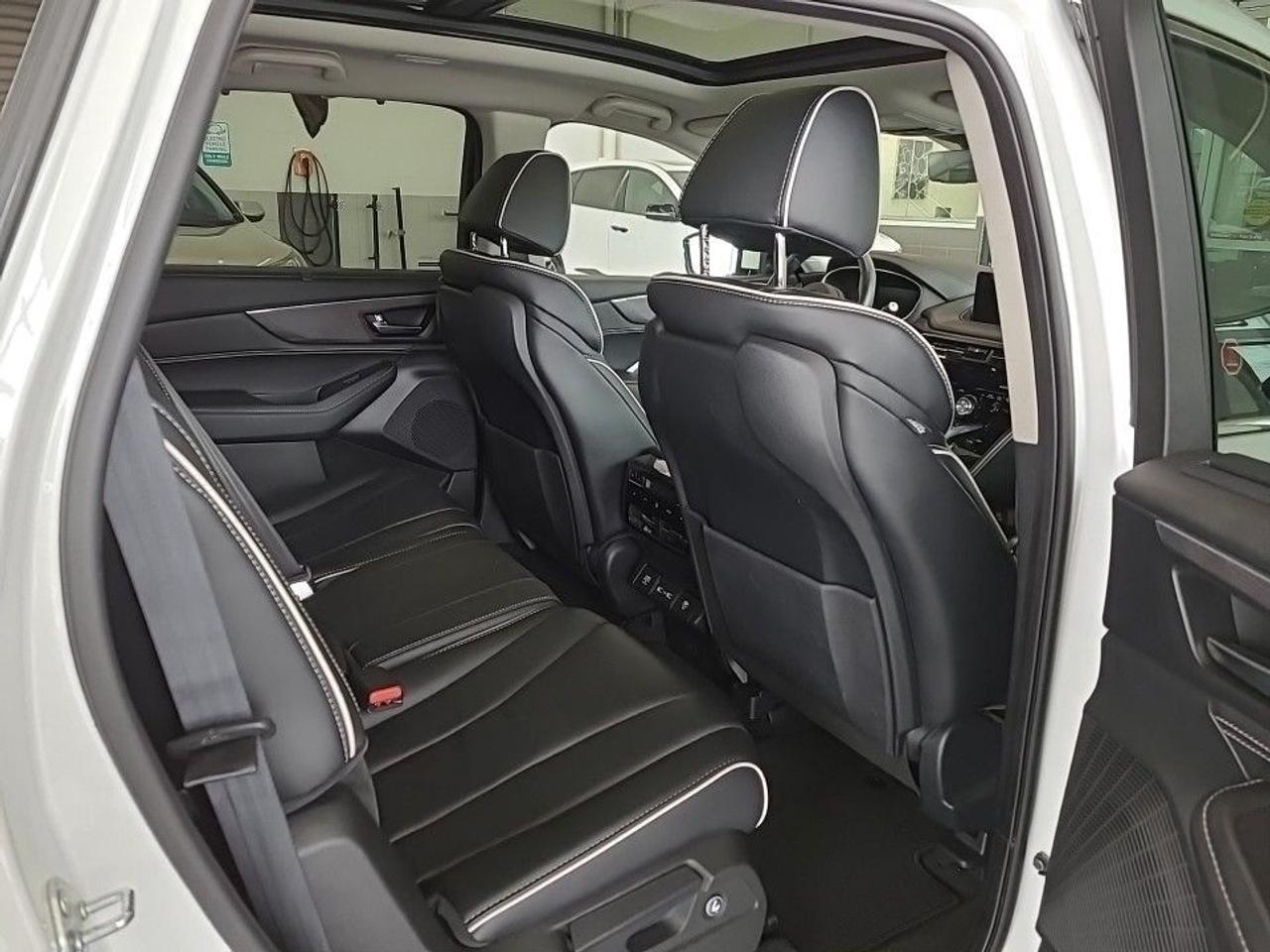 2024 Acura MDX Platinum Elite SH-AWD (Top Line Model) Photo