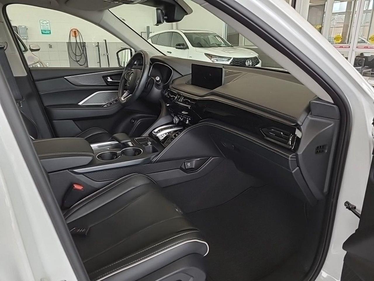 2024 Acura MDX Platinum Elite SH-AWD (Top Line Model) Photo