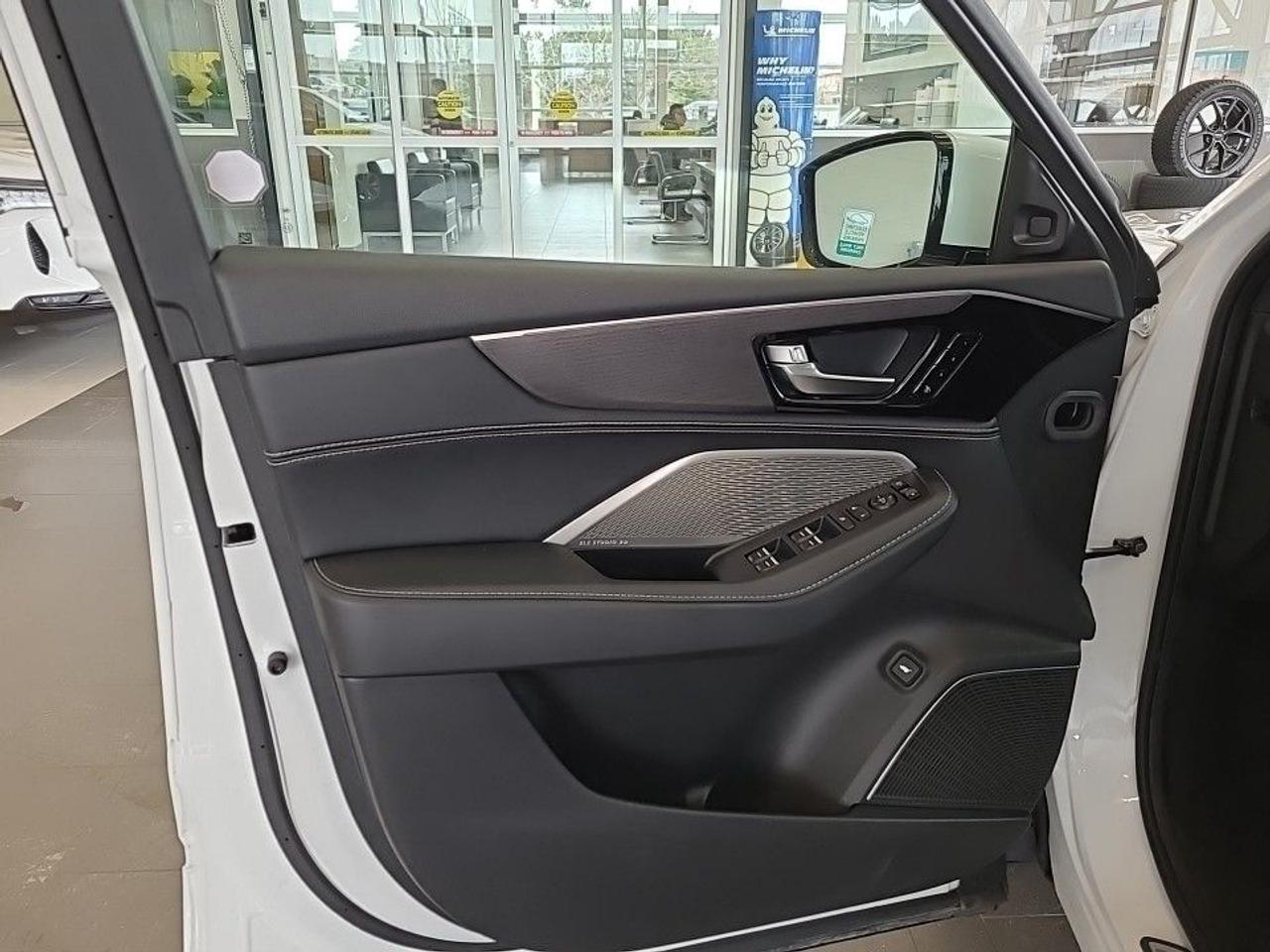 2024 Acura MDX Platinum Elite SH-AWD (Top Line Model) Photo