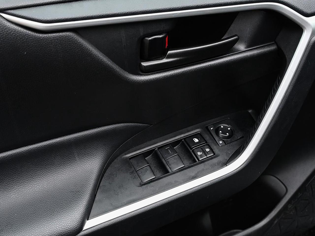 2025 Toyota RAV4 LE 4dr All-wheel Drive Photo