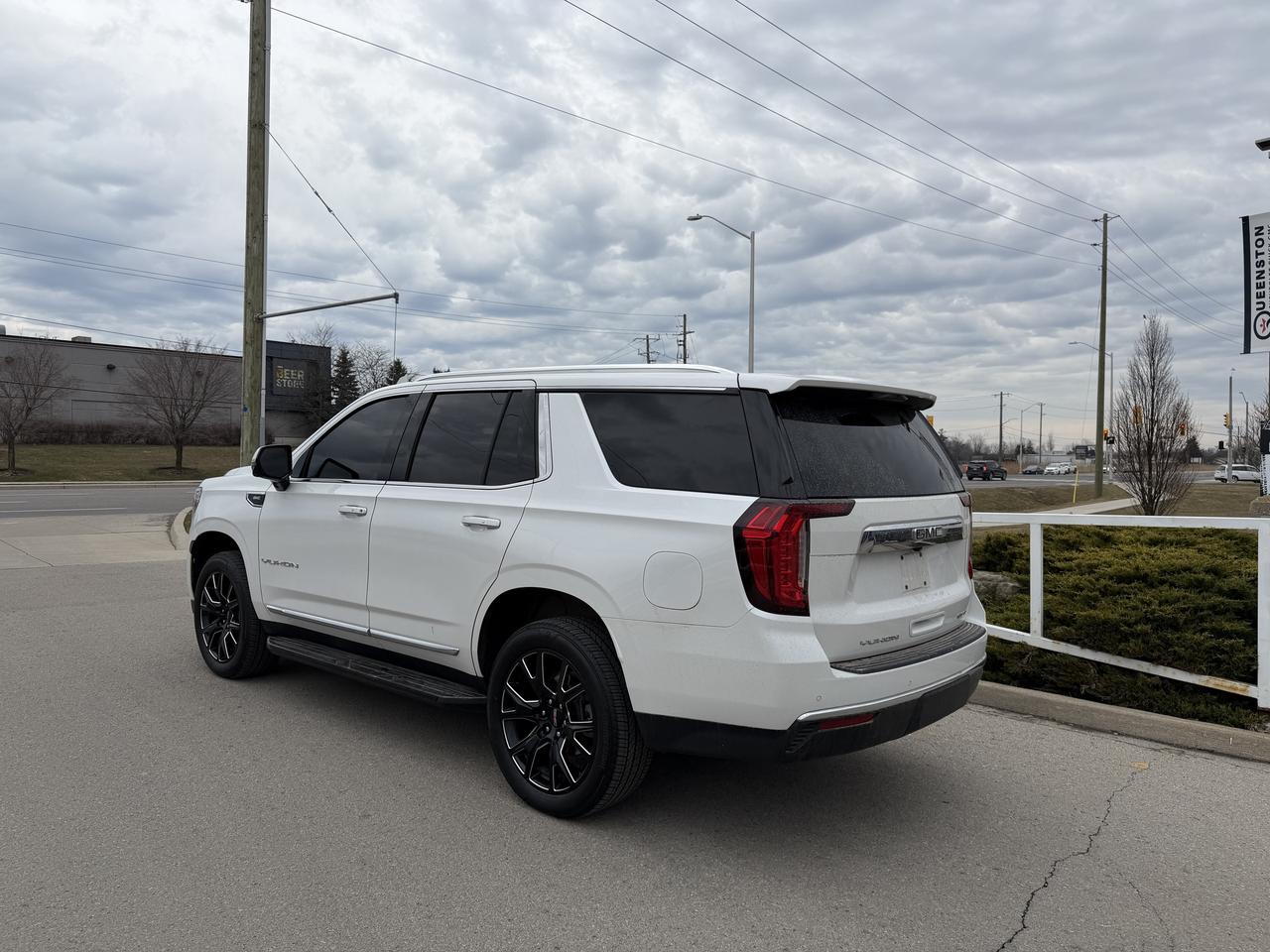 2024 GMC Yukon SLT   PANO ROOF   NO CLAIMS   22 INCH WHEELS Photo