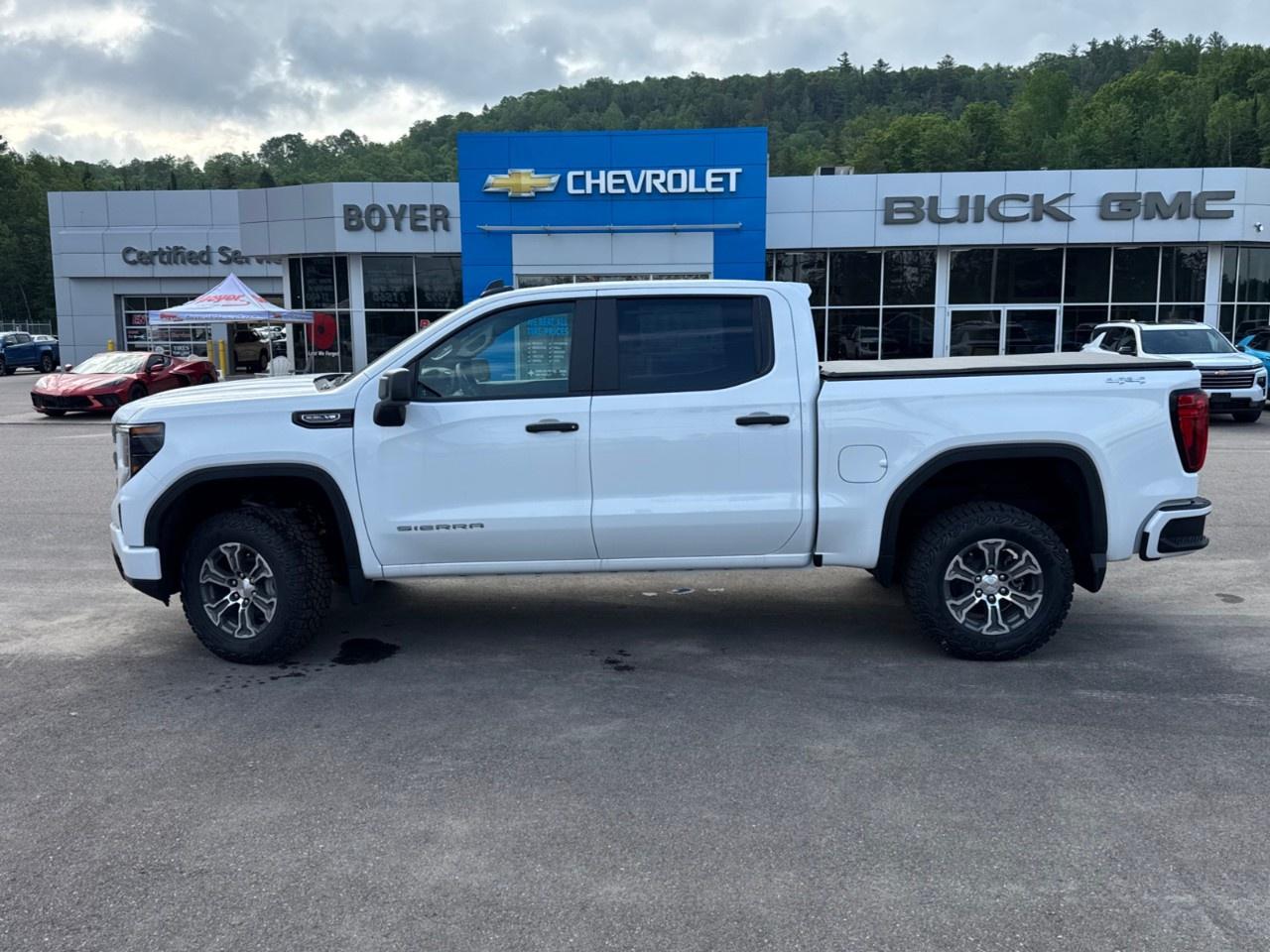 2026 GMC Sierra 1500 Crew Cab Short Box 4-Wheel Drive Pro Photo