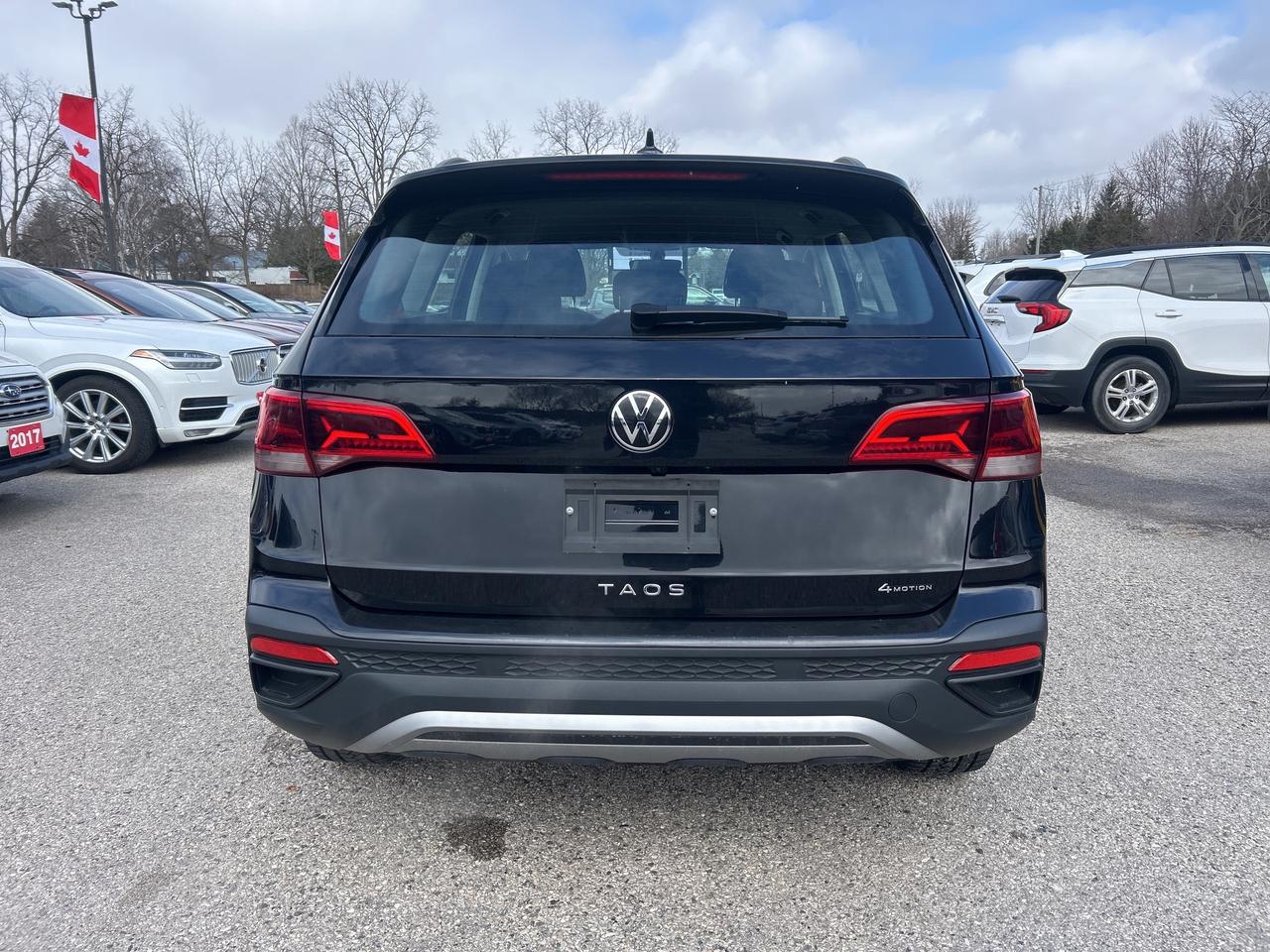 2024 Volkswagen Taos TRENDLINE, CLEAN CARFAX, FACTORY WARRANTY! Photo