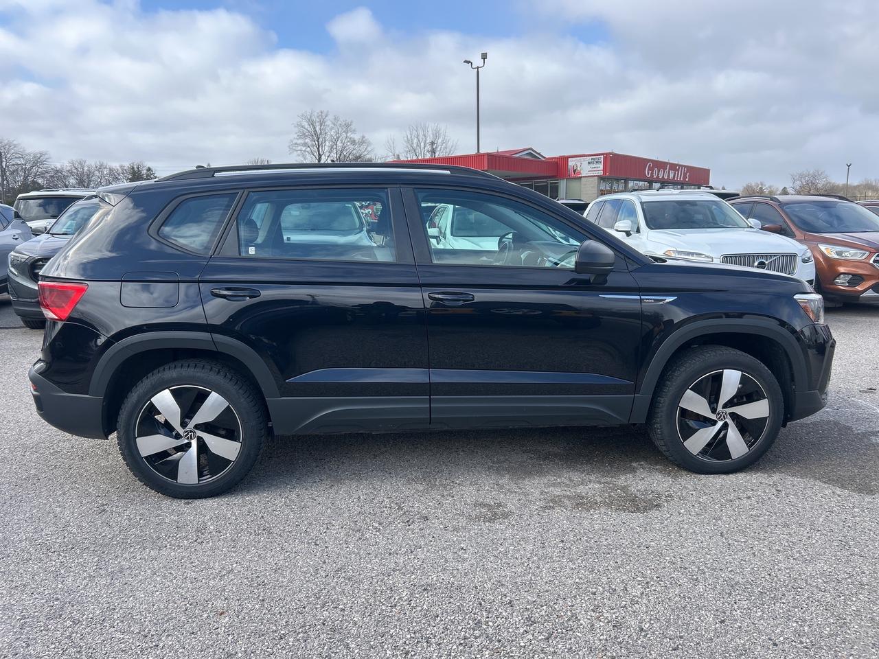 2024 Volkswagen Taos TRENDLINE, CLEAN CARFAX, FACTORY WARRANTY! Photo