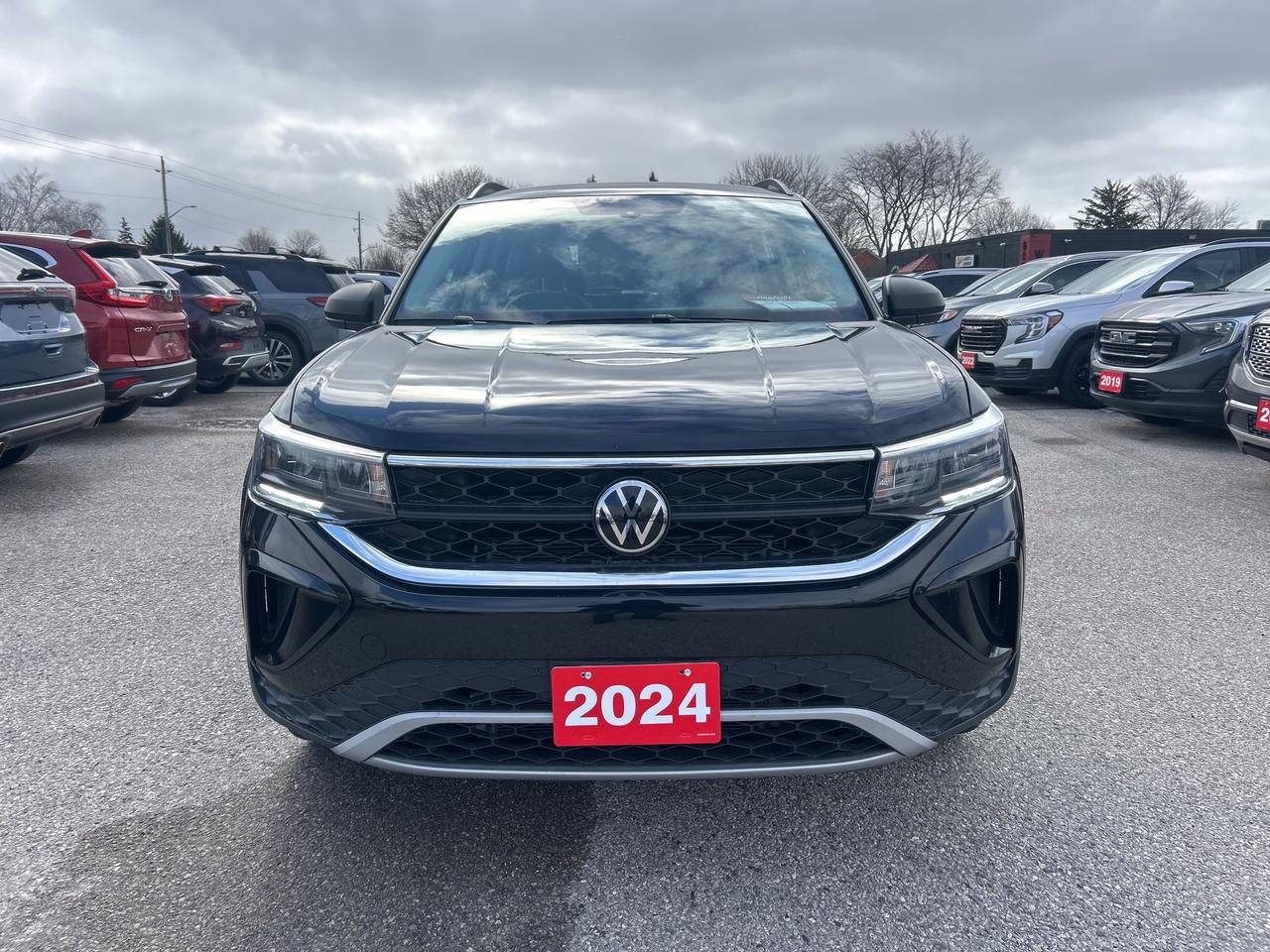 2024 Volkswagen Taos TRENDLINE, CLEAN CARFAX, FACTORY WARRANTY! Photo