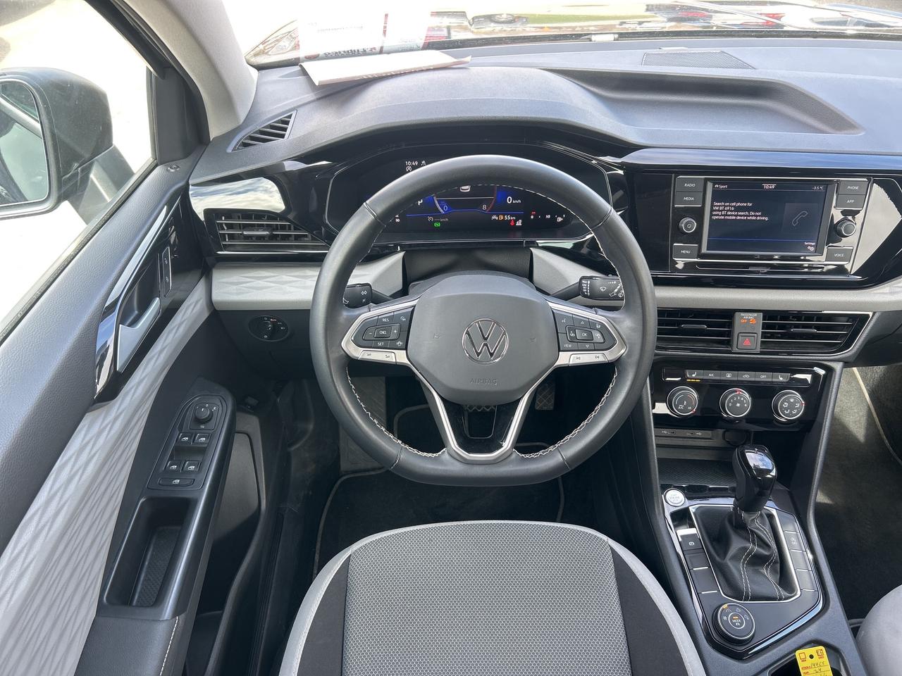 2024 Volkswagen Taos TRENDLINE, CLEAN CARFAX, FACTORY WARRANTY! Photo
