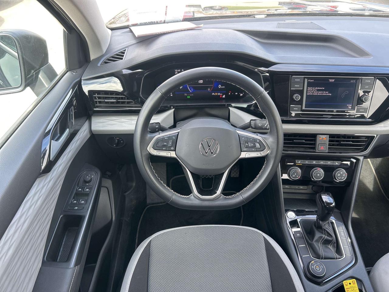 2024 Volkswagen Taos TRENDLINE, CLEAN CARFAX, FACTORY WARRANTY! Photo
