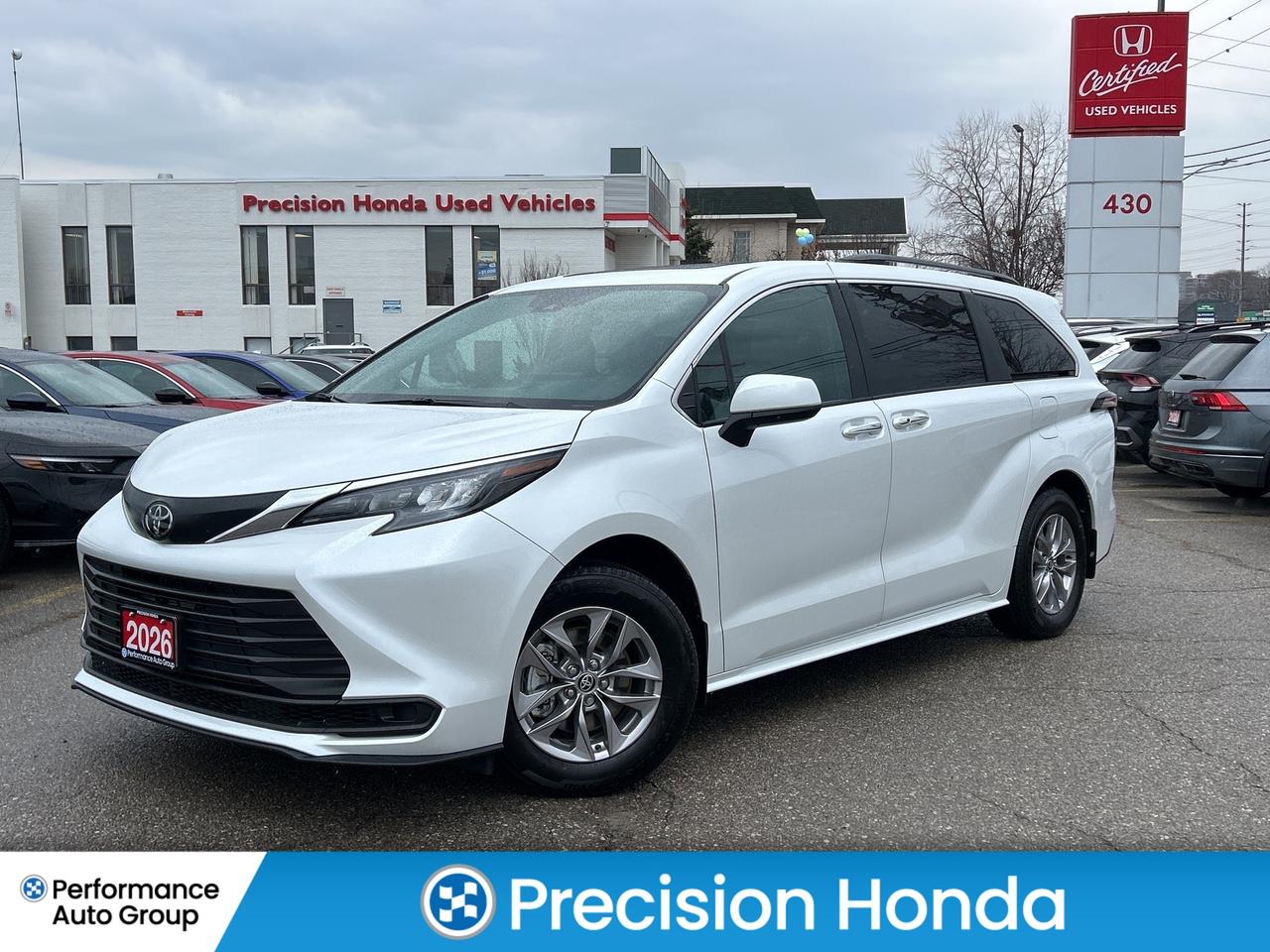 2026 Toyota Sienna XLE HYBRID CarPlay Blind Spot Sunroof R.Cam Photo0