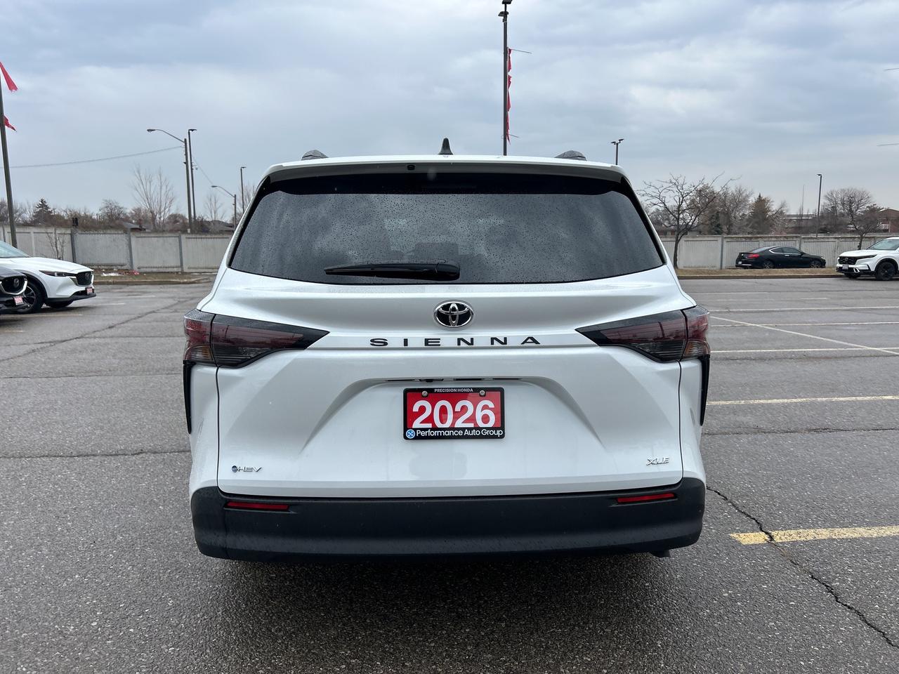 2026 Toyota Sienna XLE HYBRID CarPlay Blind Spot Sunroof R.Cam Photo