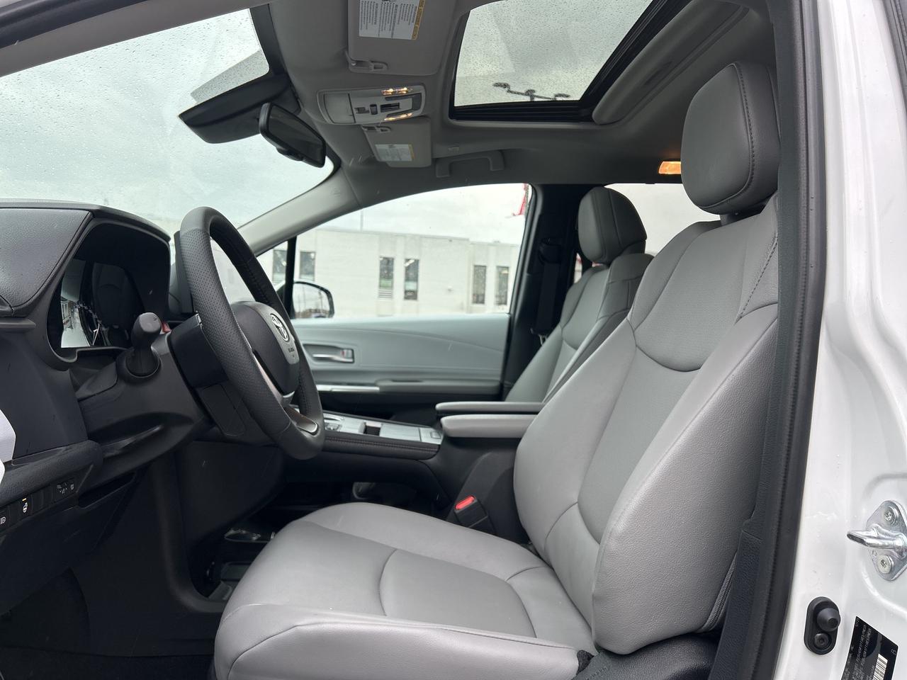 2026 Toyota Sienna XLE HYBRID CarPlay Blind Spot Sunroof R.Cam Photo