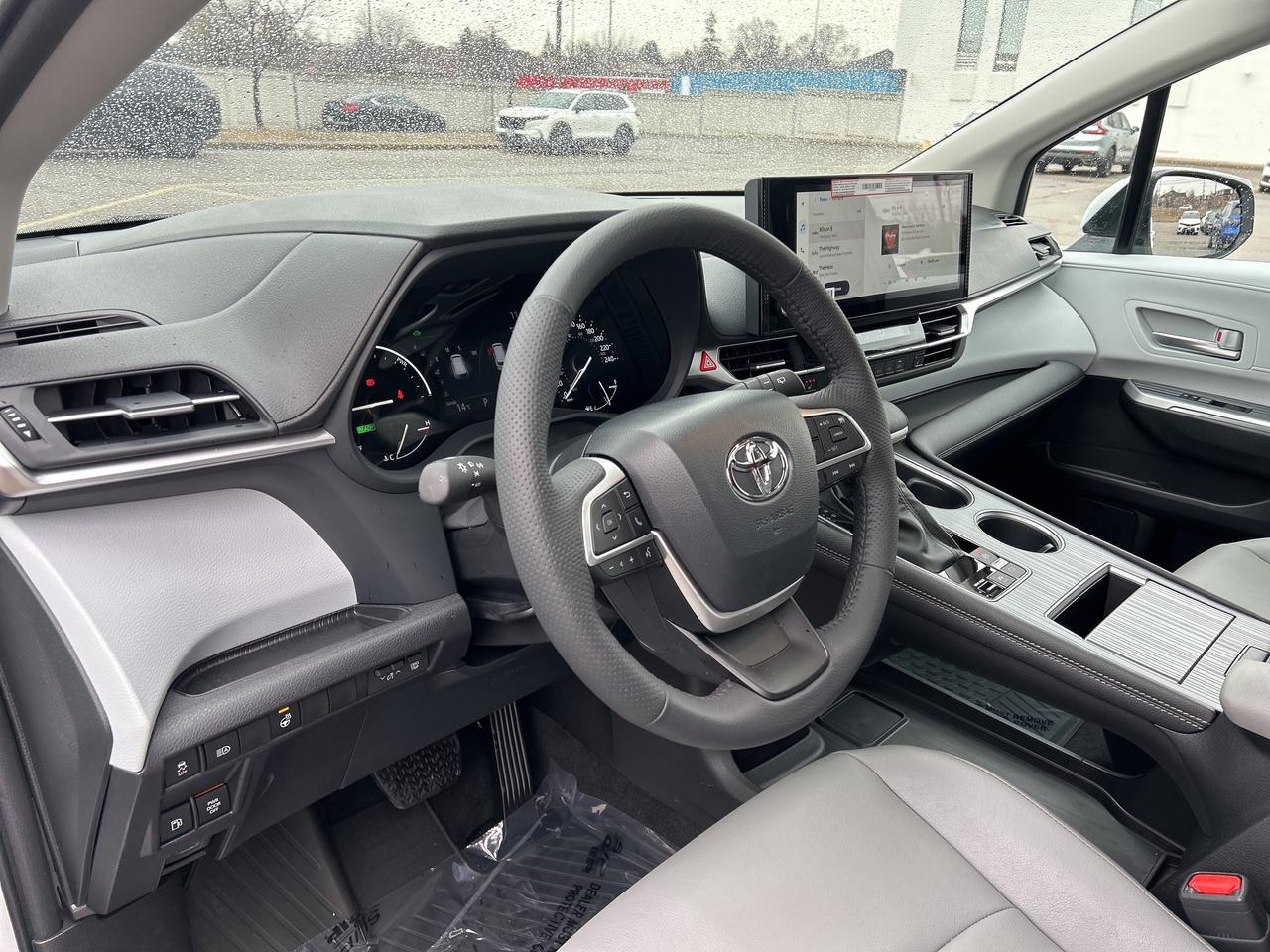 2026 Toyota Sienna XLE HYBRID CarPlay Blind Spot Sunroof R.Cam Photo