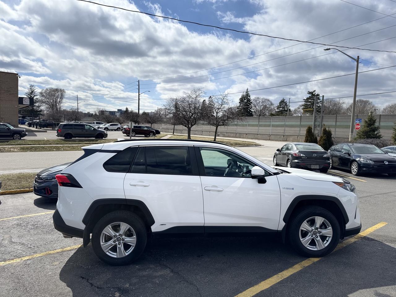 2019 Toyota RAV4 AWD Hybrid   Lthr   Low KMS Photo