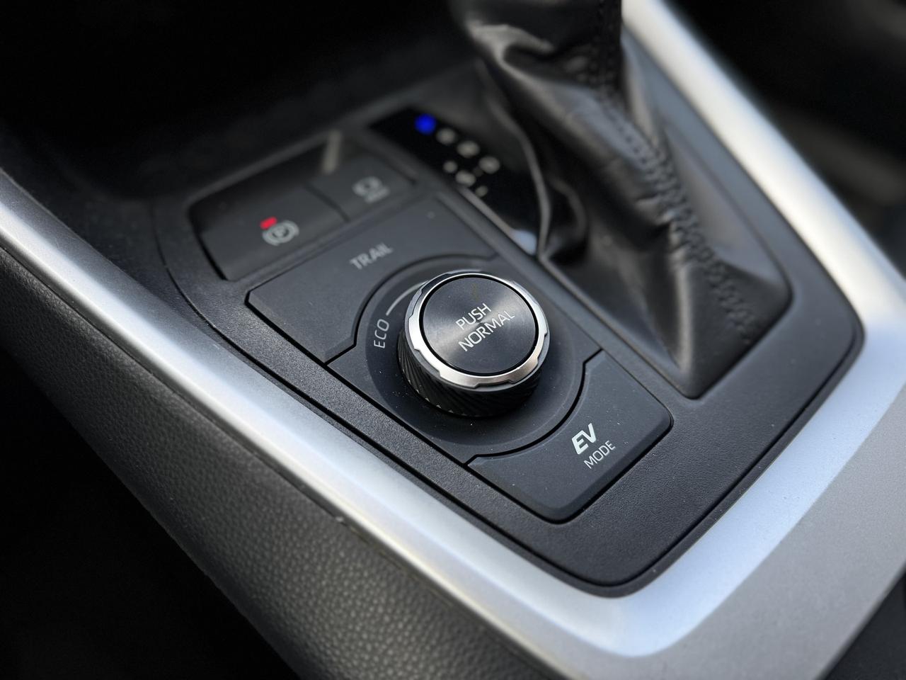 2019 Toyota RAV4 AWD Hybrid   Lthr   Low KMS Photo