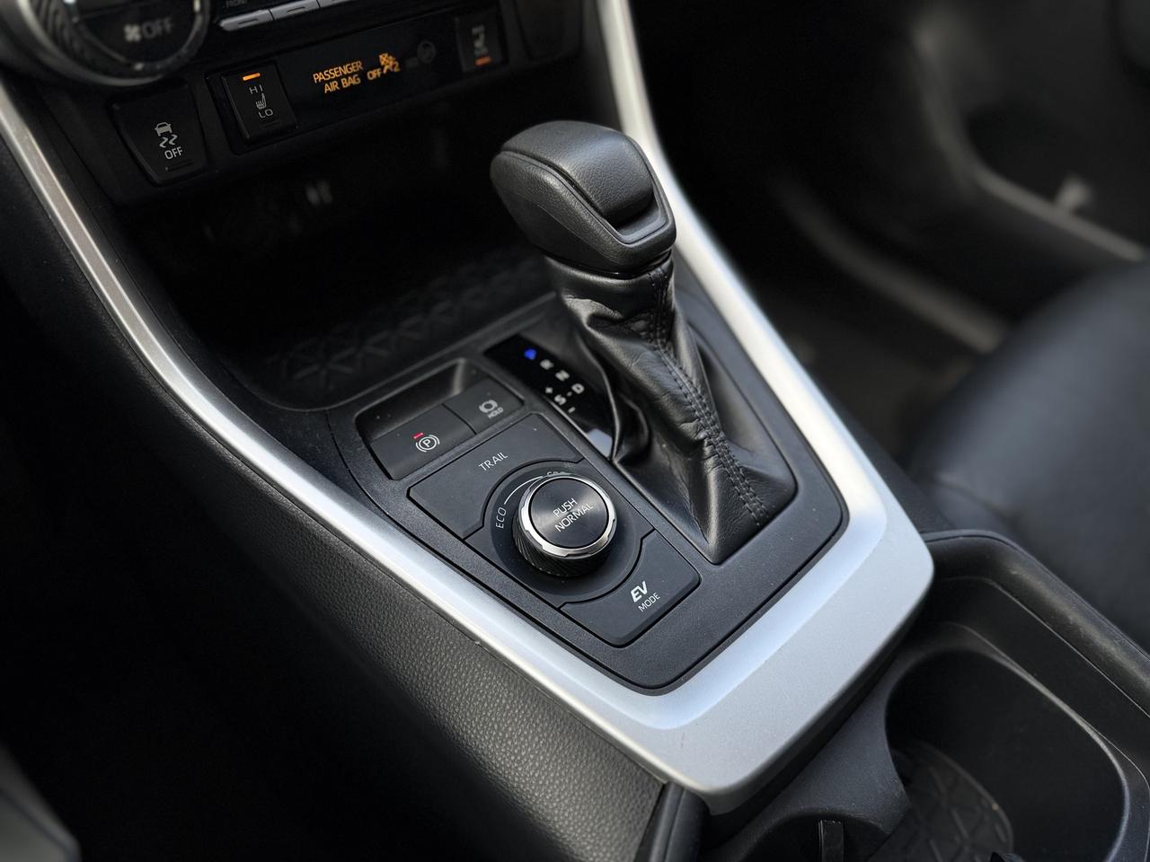 2019 Toyota RAV4 AWD Hybrid   Lthr   Low KMS Photo