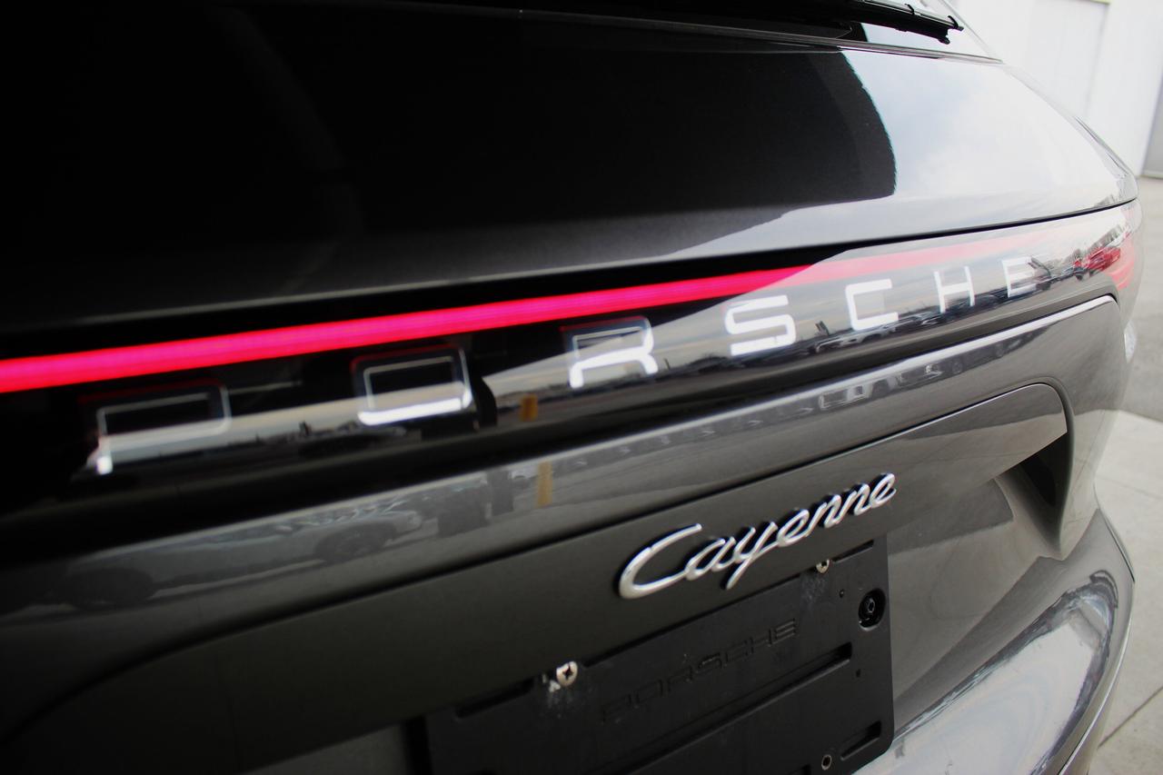 2021 Porsche Cayenne Premium Package Plus, No Accidents, Fully loaded Photo