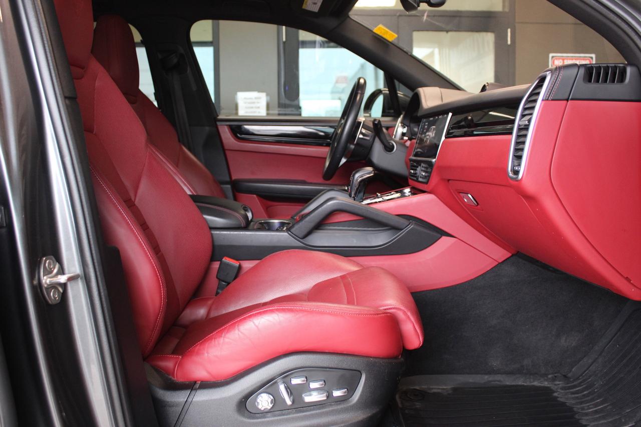 2021 Porsche Cayenne Premium Package Plus, No Accidents, Fully loaded Photo