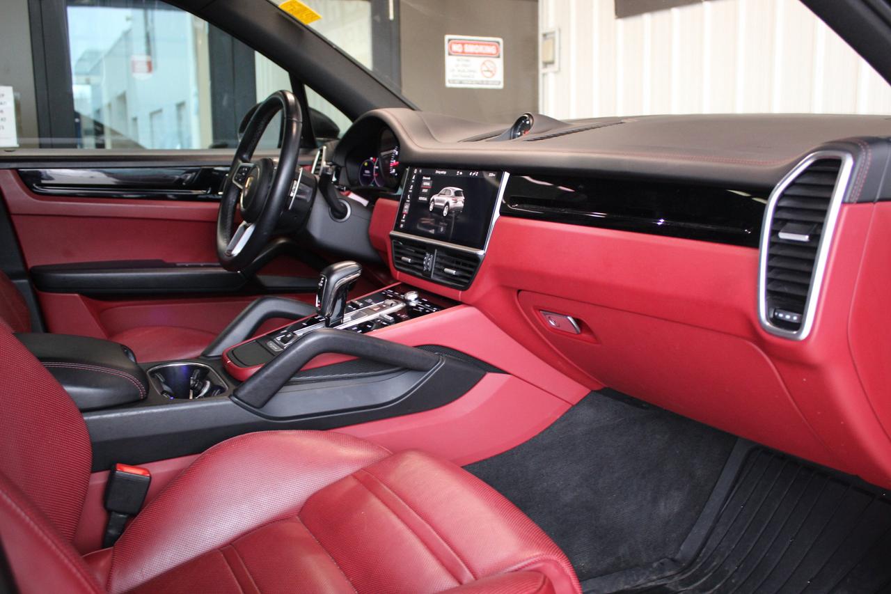 2021 Porsche Cayenne Premium Package Plus, No Accidents, Fully loaded Photo