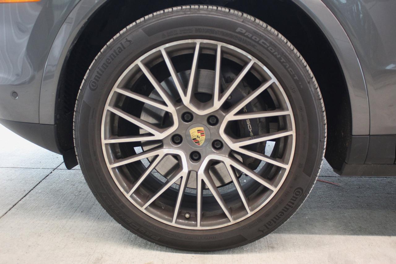 2021 Porsche Cayenne Premium Package Plus, No Accidents, Fully loaded Photo