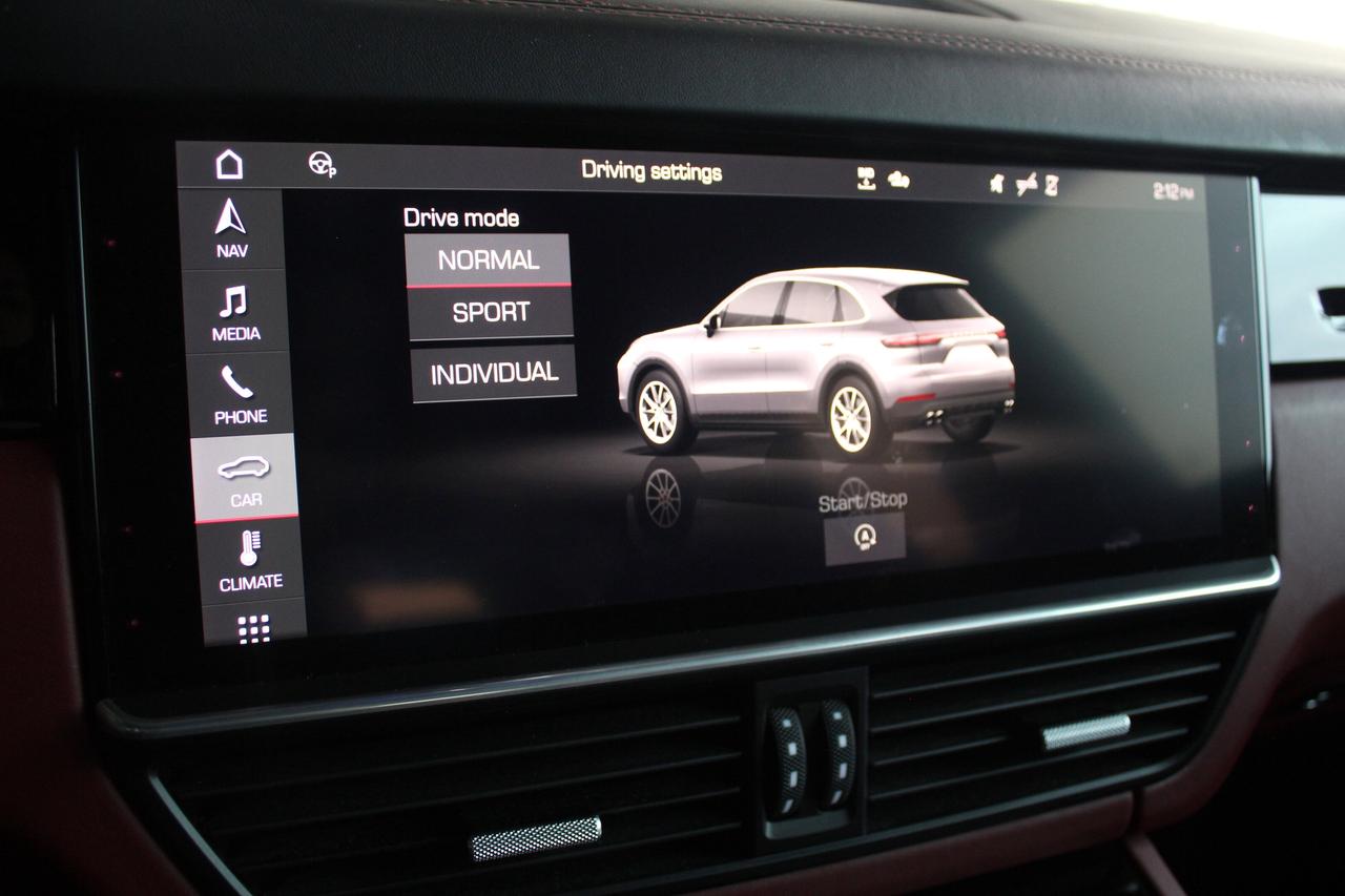 2021 Porsche Cayenne Premium Package Plus, No Accidents, Fully loaded Photo