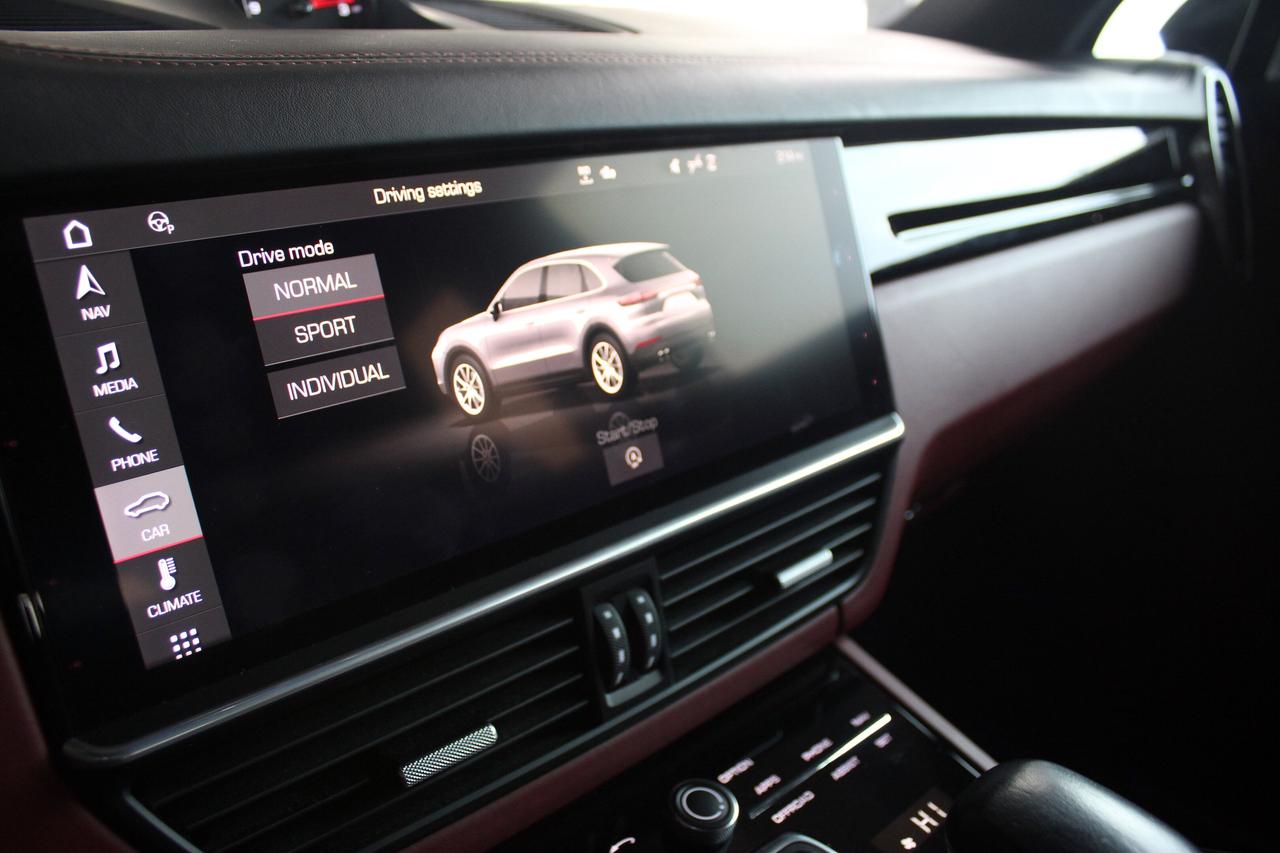 2021 Porsche Cayenne Premium Package Plus, No Accidents, Fully loaded Photo