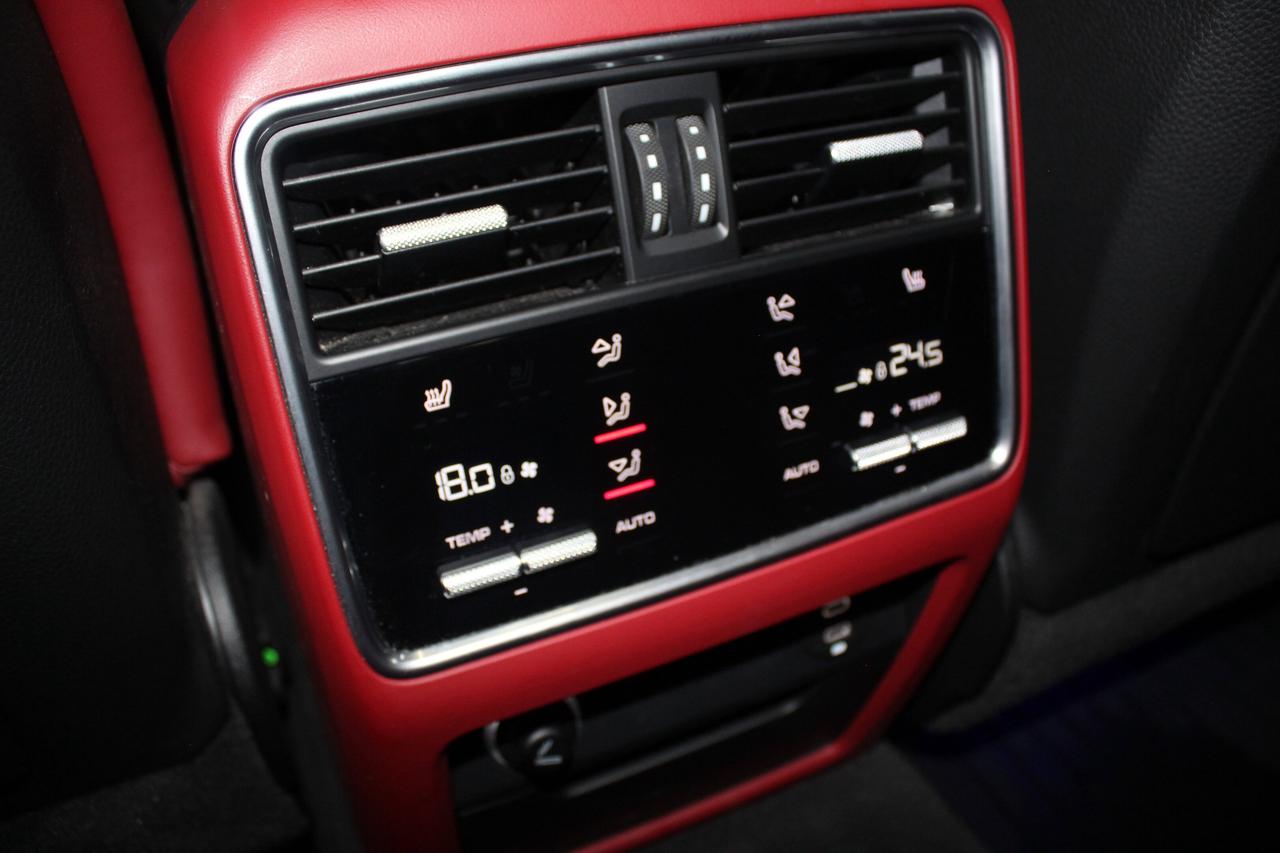 2021 Porsche Cayenne Premium Package Plus, No Accidents, Fully loaded Photo