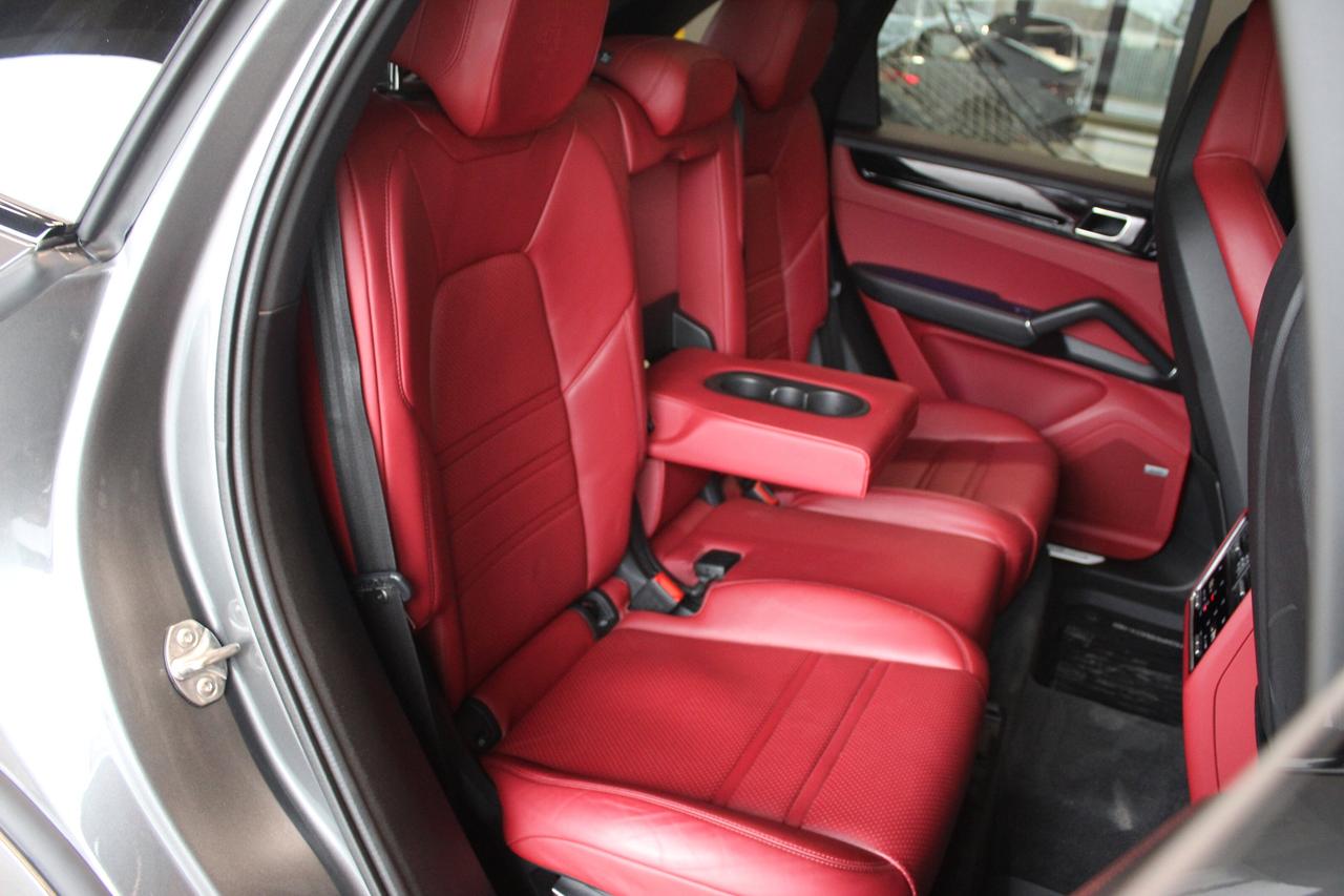 2021 Porsche Cayenne Premium Package Plus, No Accidents, Fully loaded Photo