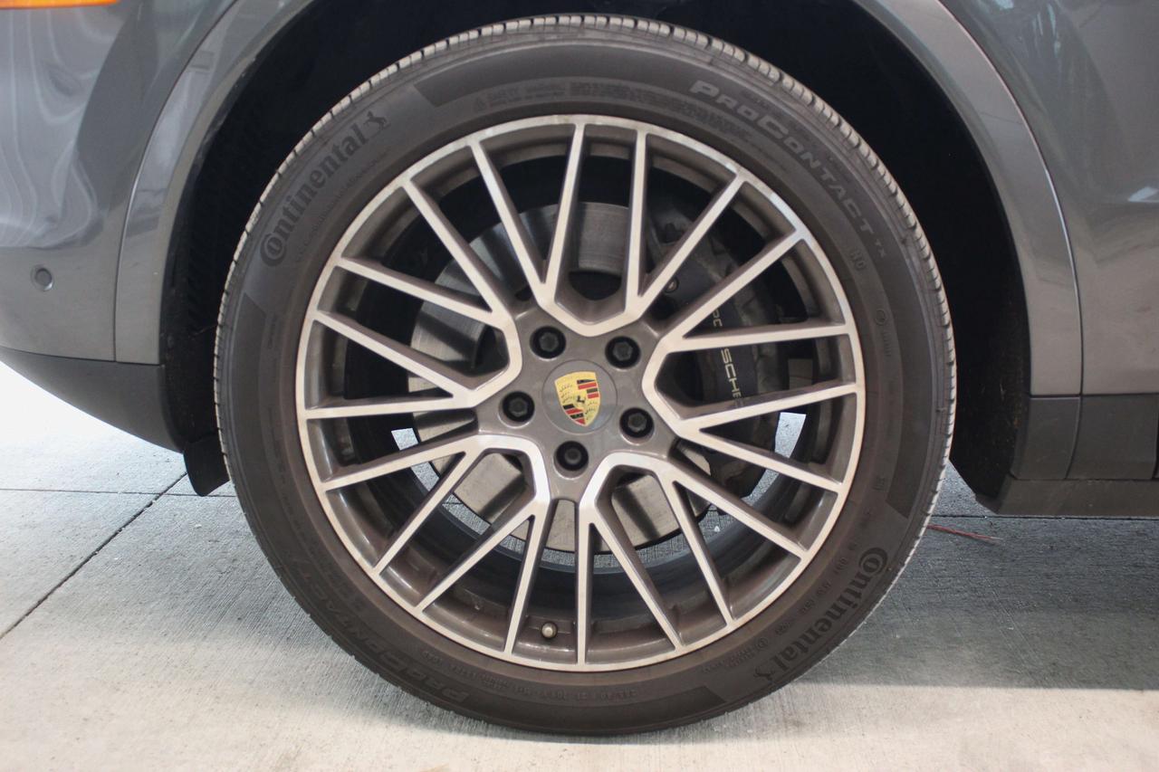 2021 Porsche Cayenne Premium Plus Package, 21in RS Spyder Design Wheels Photo