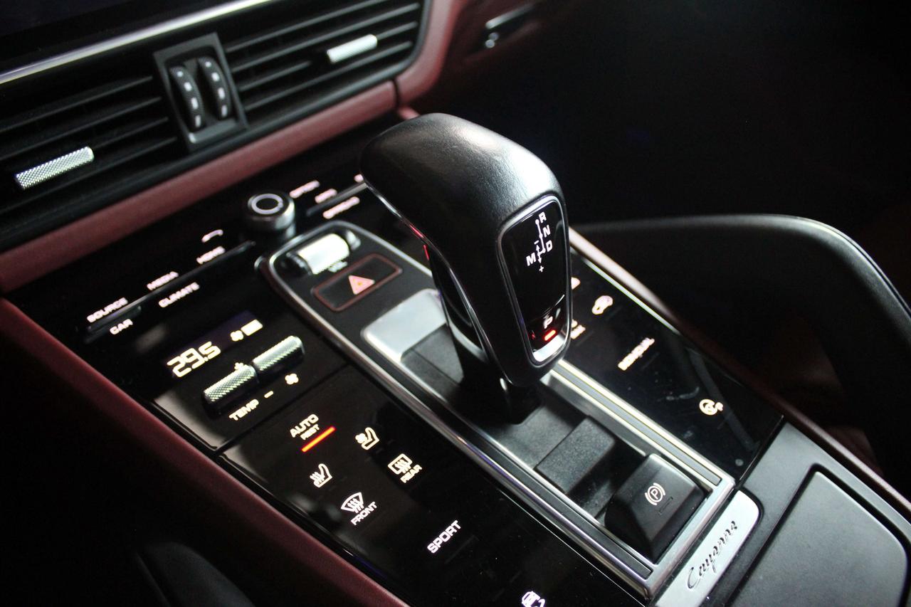 2021 Porsche Cayenne Premium Plus Package, 21in RS Spyder Design Wheels Photo