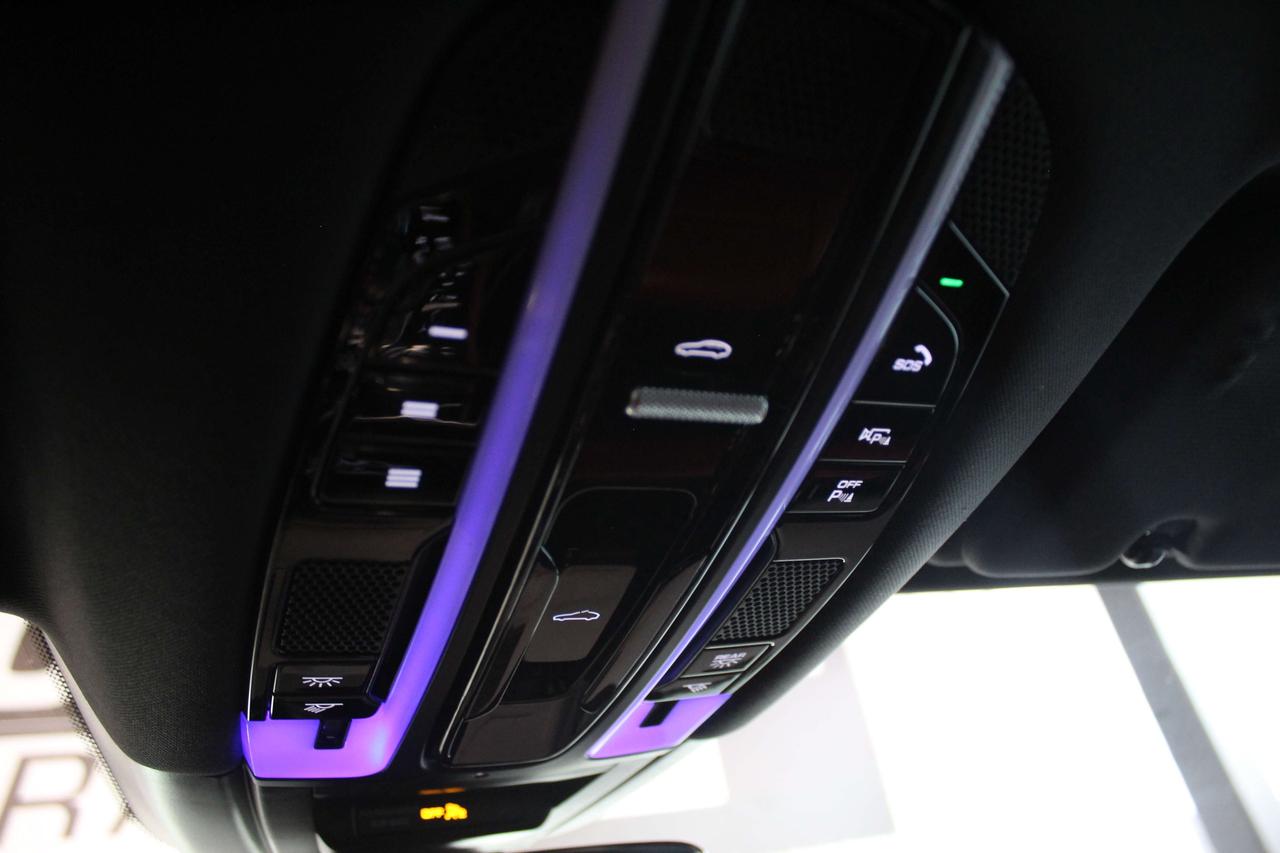 2021 Porsche Cayenne Premium Plus Package, 21in RS Spyder Design Wheels Photo