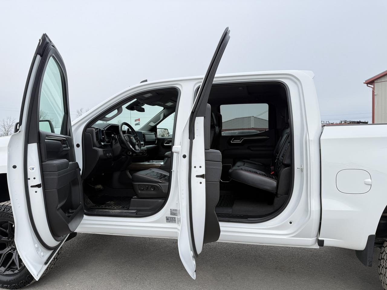 2025 Chevrolet Silverado 1500 LT LIFT/WHEEL/TIRE/LEATHER PKG!! Photo