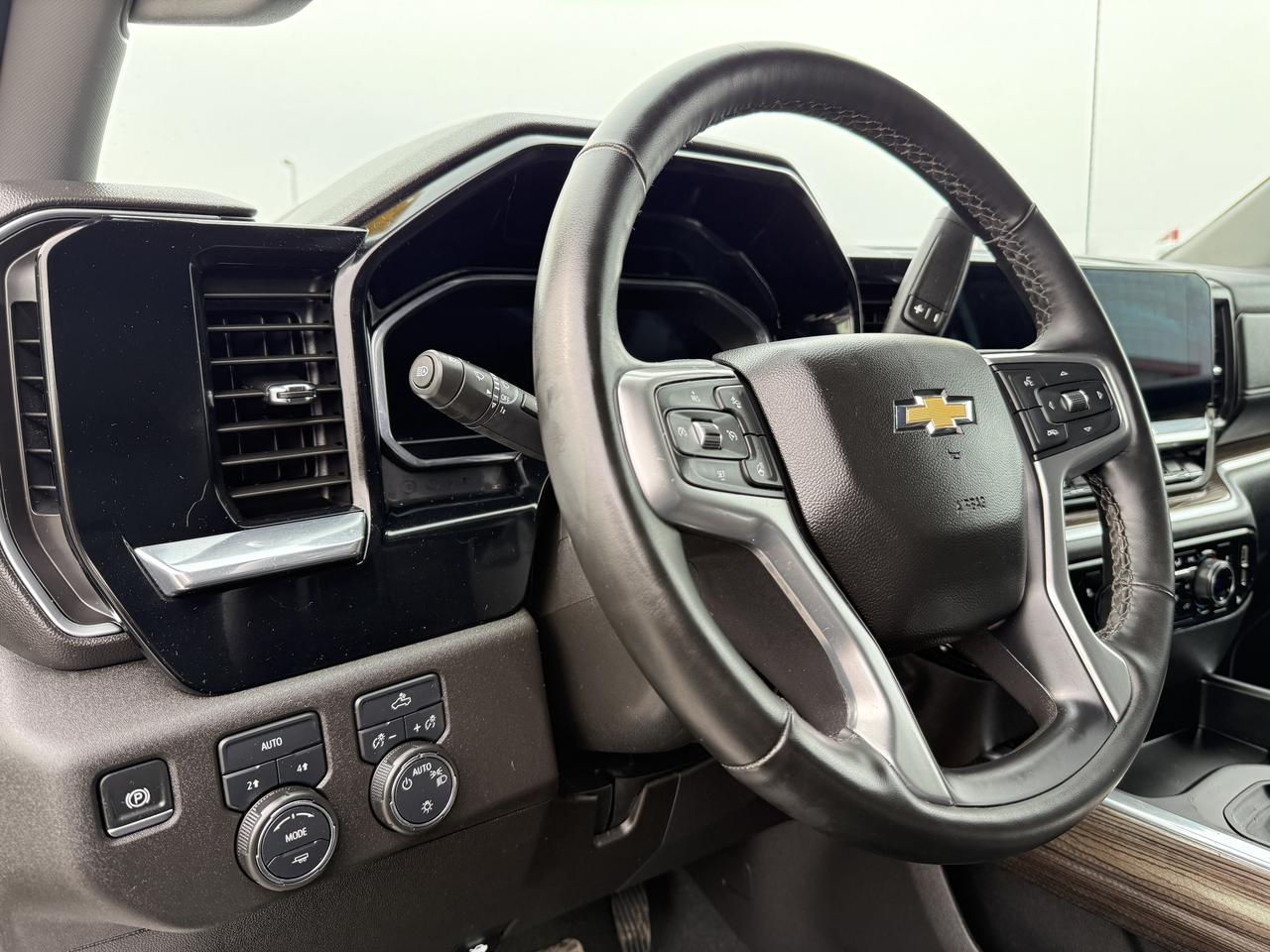 2025 Chevrolet Silverado 1500 LT LIFT/WHEEL/TIRE/LEATHER PKG!! Photo