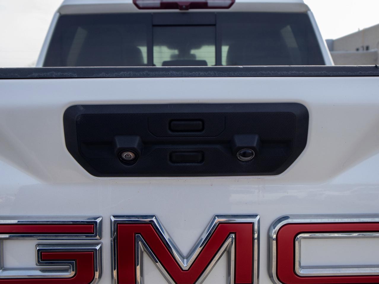 2023 GMC SIERRA 2500HD Denali - Heated Rear Seats   Parking Aid Photo