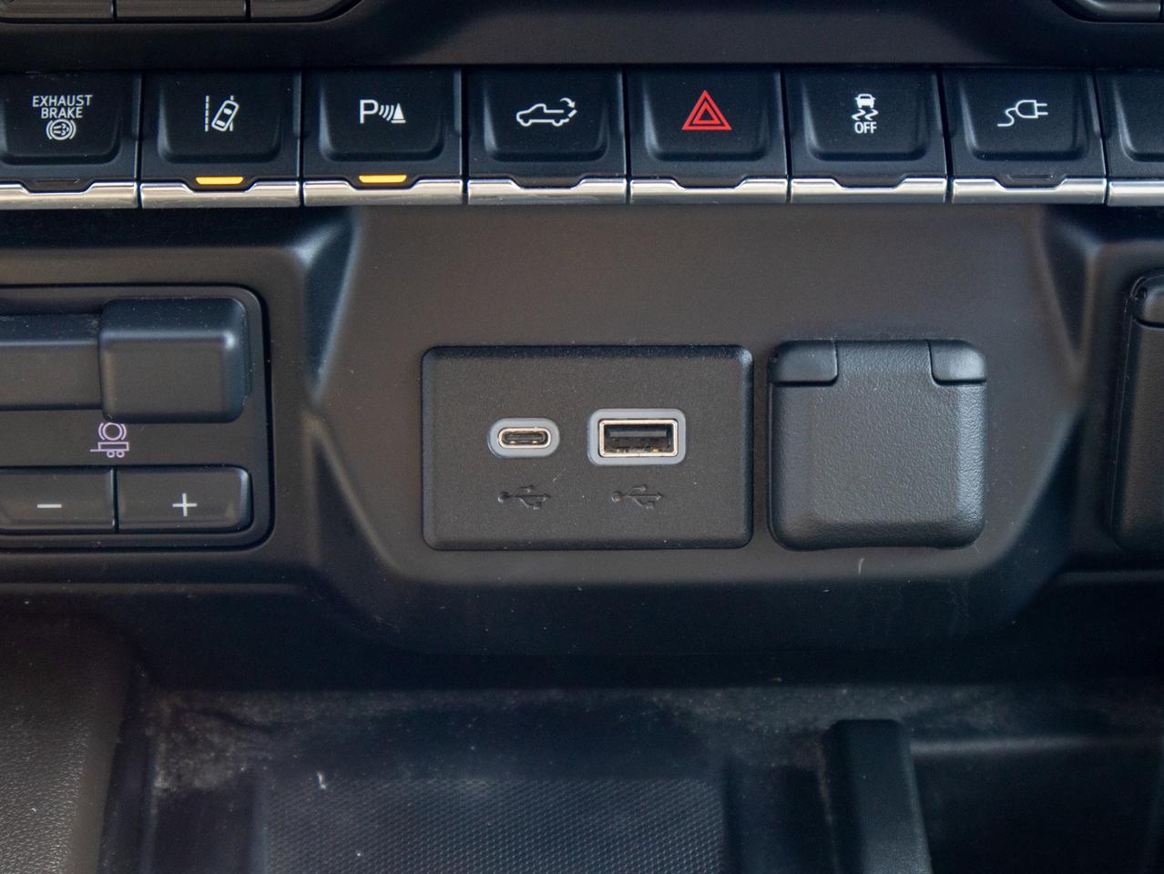 2023 GMC SIERRA 2500HD Denali - Heated Rear Seats   Parking Aid Photo