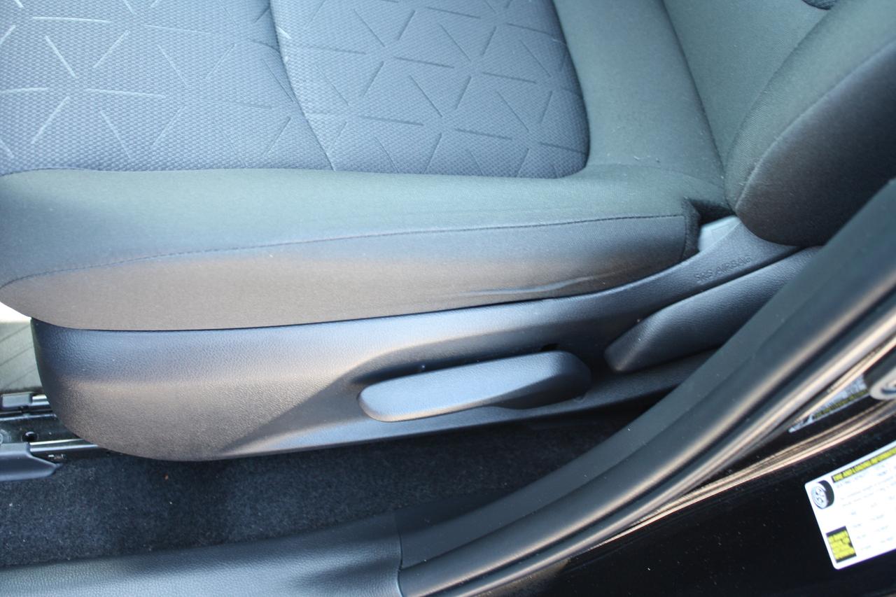 2025 Toyota RAV4 LE AWD Photo