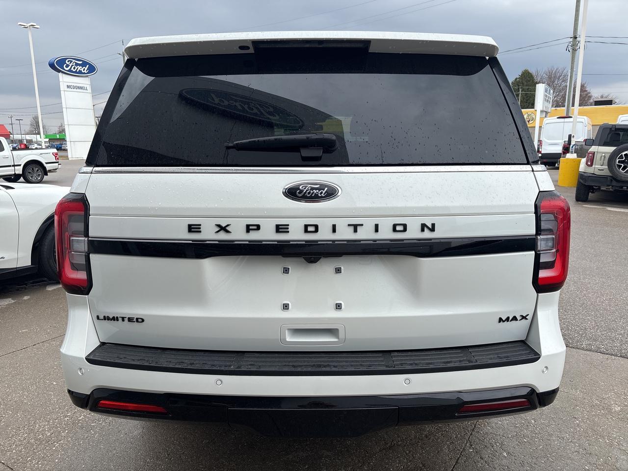 2023 Ford Expedition Limited MAX Photo3