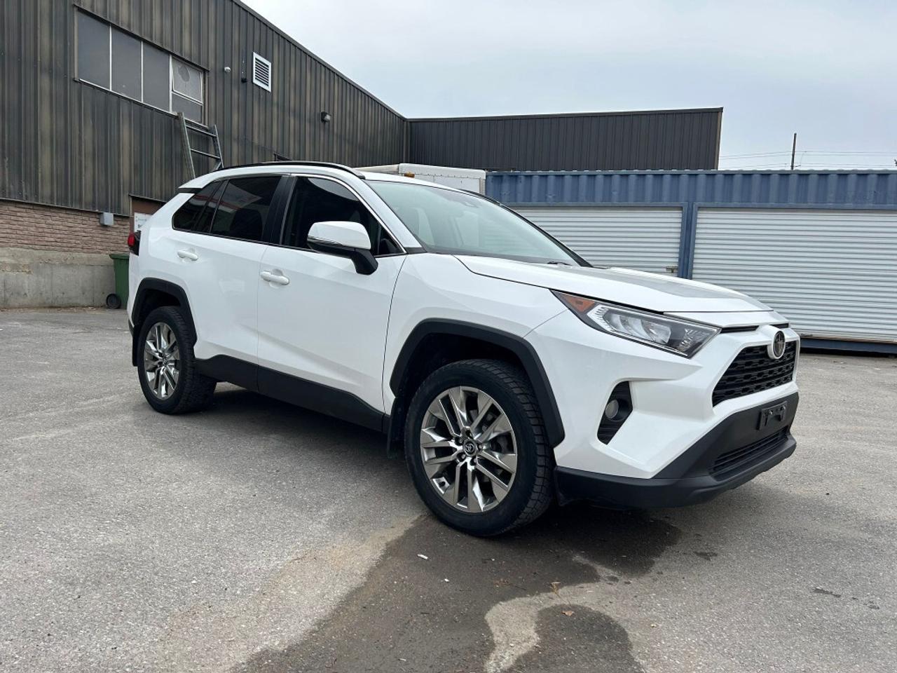 2019 Toyota RAV4 XLE AWD/Sunroof/Leather/NAVI/Carplay/ Heated Seats Photo4