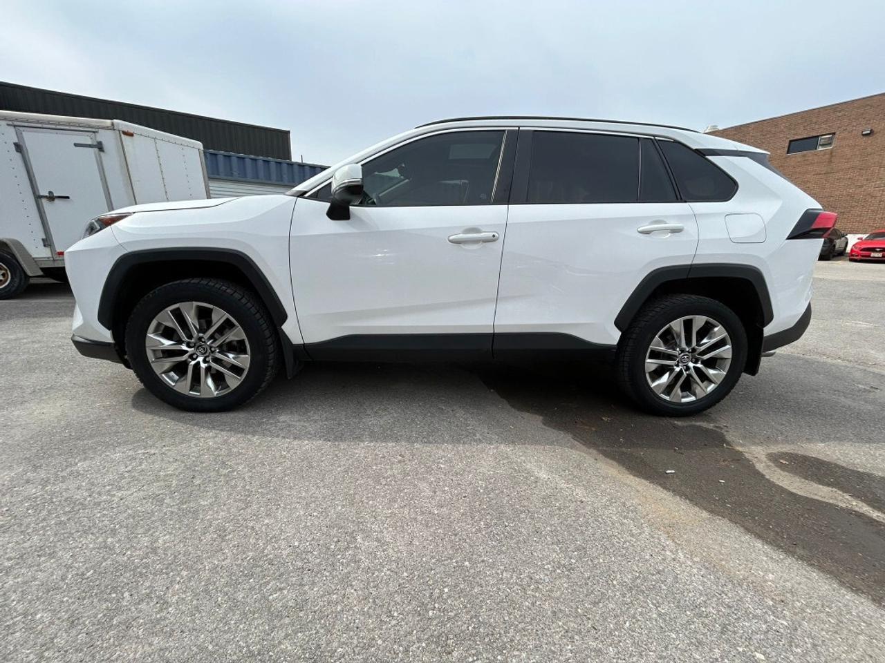 2019 Toyota RAV4 XLE AWD/Sunroof/Leather/NAVI/Carplay/ Heated Seats Photo