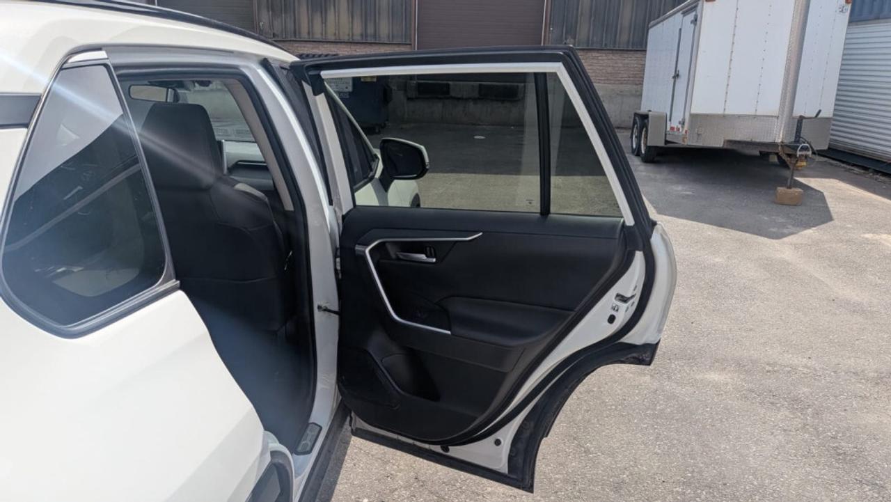 2019 Toyota RAV4 XLE AWD/Sunroof/Leather/NAVI/Carplay/ Heated Seats Photo