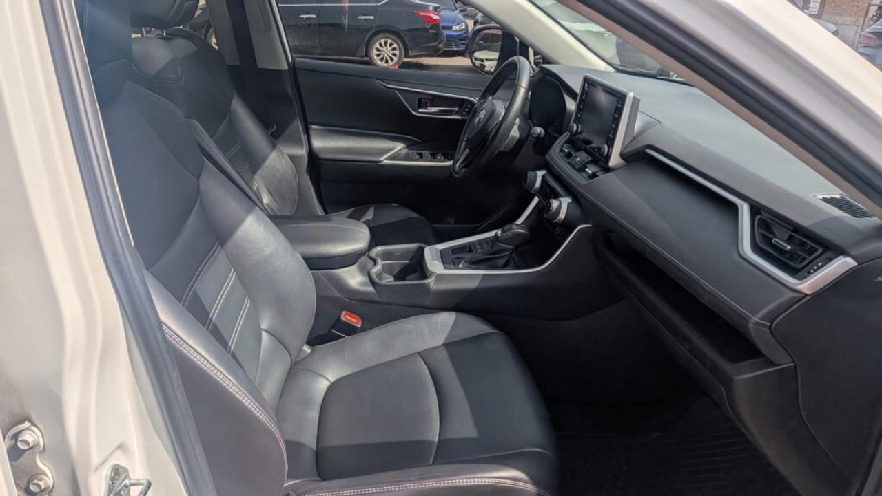 2019 Toyota RAV4 XLE AWD/Sunroof/Leather/NAVI/Carplay/ Heated Seats Photo