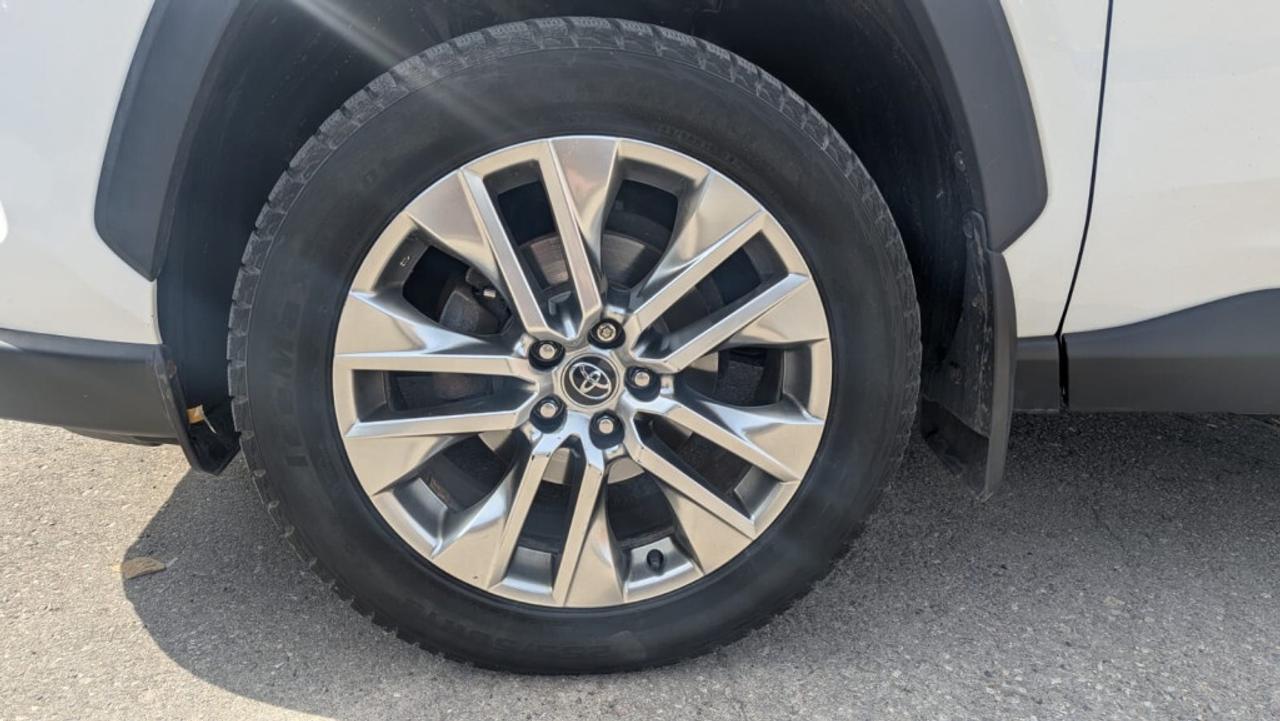 2019 Toyota RAV4 XLE AWD/Sunroof/Leather/NAVI/Carplay/ Heated Seats Photo