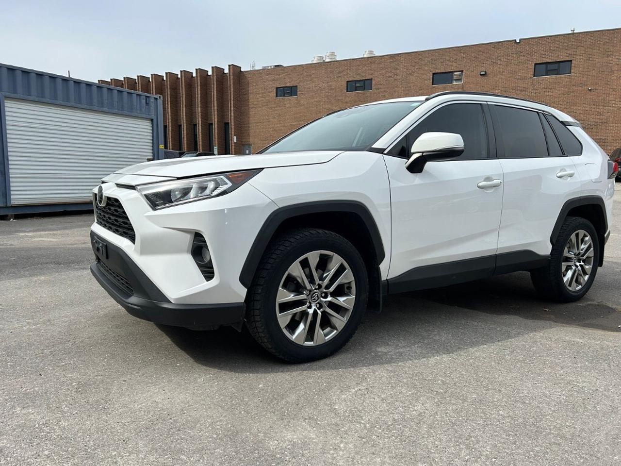 2019 Toyota RAV4 XLE AWD/Sunroof/Leather/NAVI/Carplay/ Heated Seats Photo