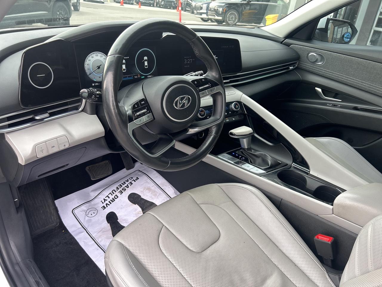 2023 Hyundai Elantra Luxury IVT w-Two-Tone Interior Photo