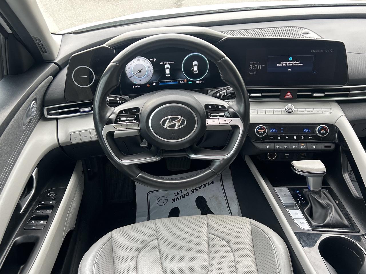 2023 Hyundai Elantra Luxury IVT w-Two-Tone Interior Photo