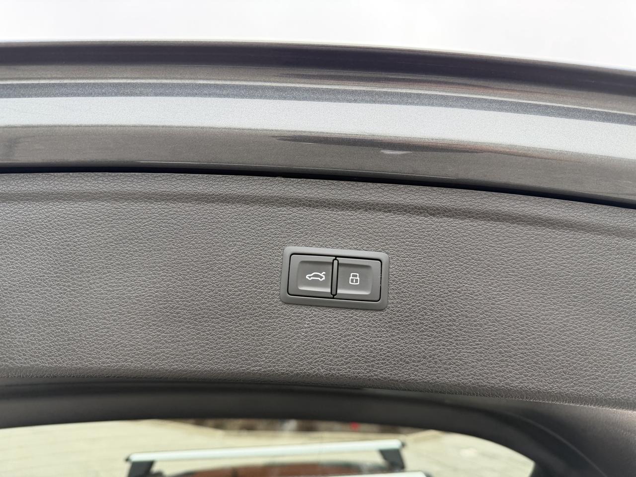 2021 Audi SQ5 Technik Cooled Seat Heads Up 360 Camera Photo