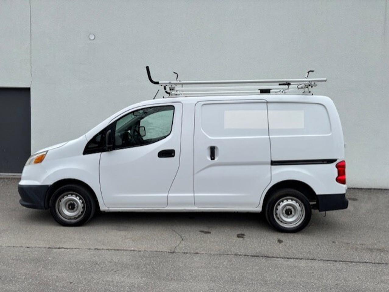 2015 Nissan NV200 Compact Cargo LT LADDER RACKS-DIVIDER-SHELVES-WINTER/SUMMER TIRE Photo2