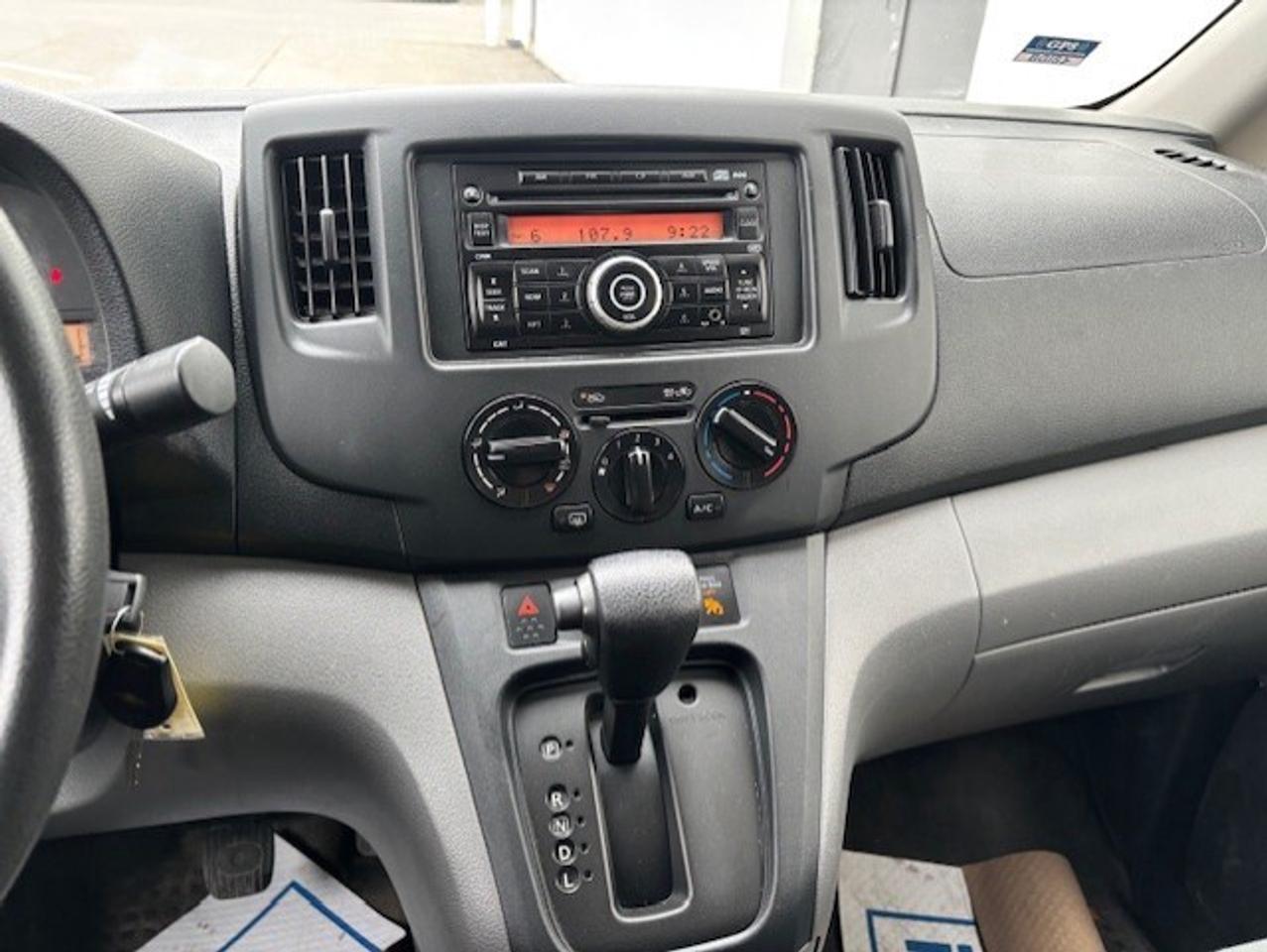 2015 Nissan NV200 Compact Cargo LT LADDER RACKS-DIVIDER-SHELVES-WINTER/SUMMER TIRE Photo