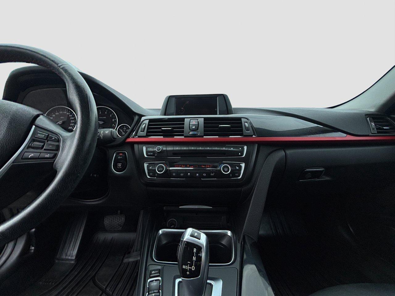 2015 BMW 3 Series 320i xDrive Photo
